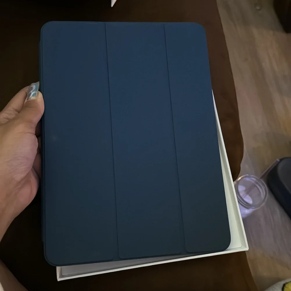 Slightly used Apple Smart Folio that fit iPad Pro 1-3rd generation